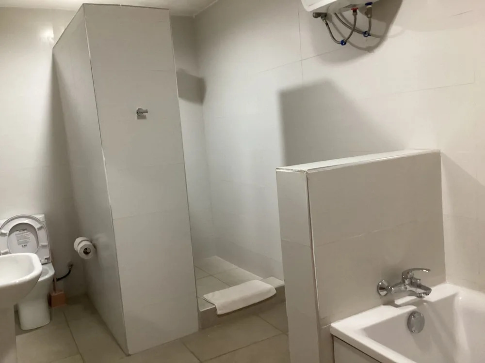 Adis Hotels
