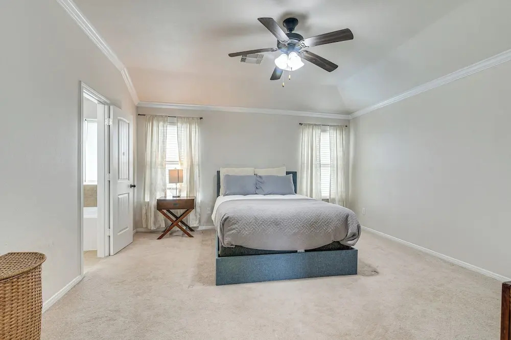 12 Mi to Dtwn Houston: Modern Home w/ Backyard