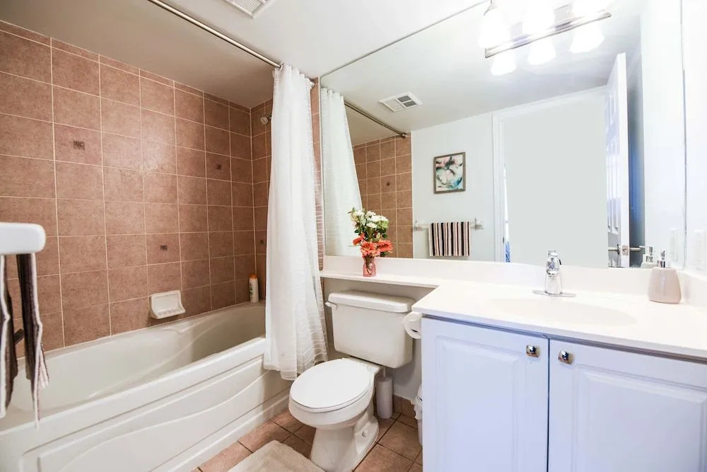 Sarkar Suites - 3880 Duke of York Blvd