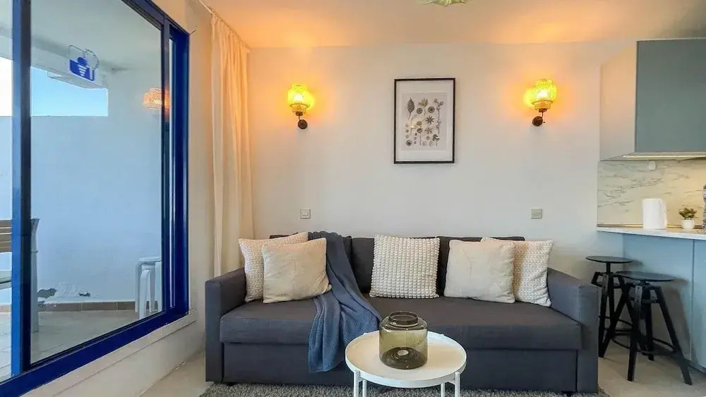 Sunny Seaview Modern apt - Pool and Beach Access