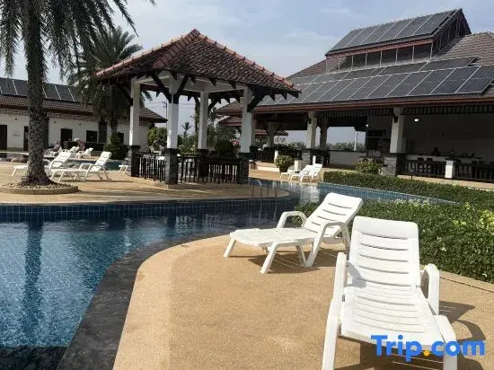 Family-Friendly 2BR Villa with Kitchen | Walk to Beach & Pool