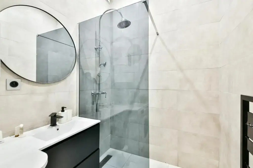 Champs Elysees!Montaigne, New Luxurious 6pers Flat