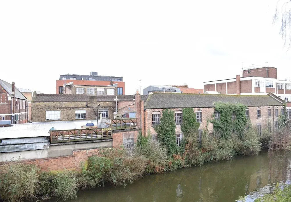 Cosy 2 Bedroom Flat Overlooking Canal in Hackney