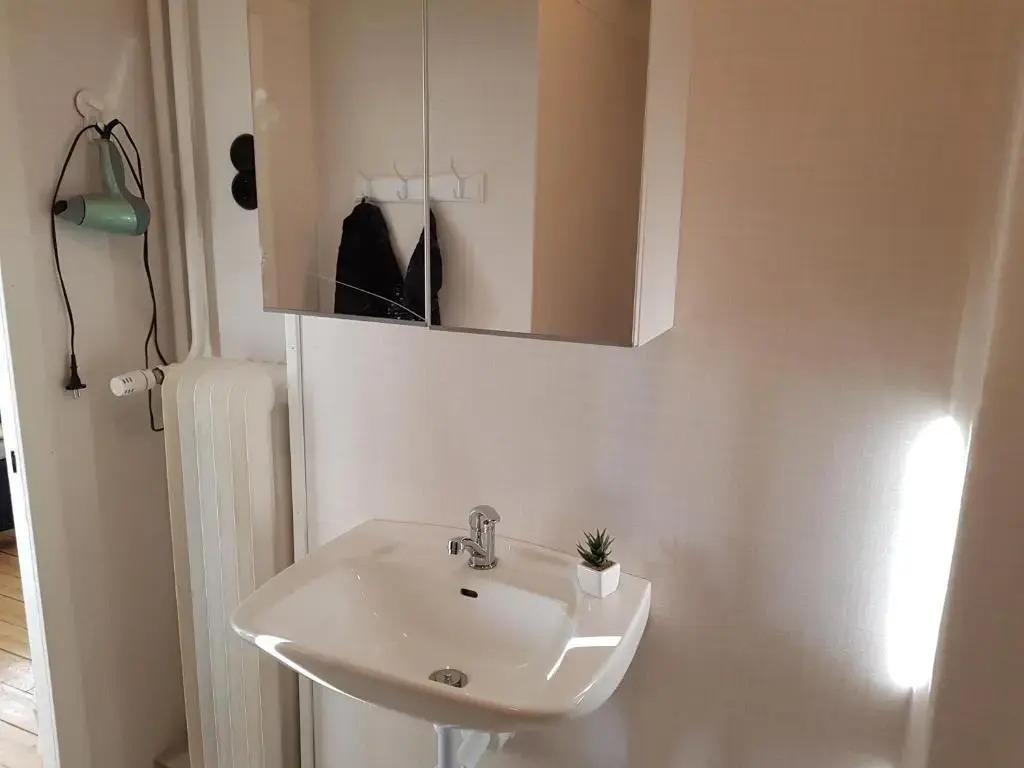 Snickaren Vandrarhem i Grästorp - Egen Lägenhet - Own apartments