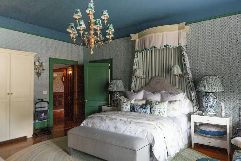Pandoras Manor
