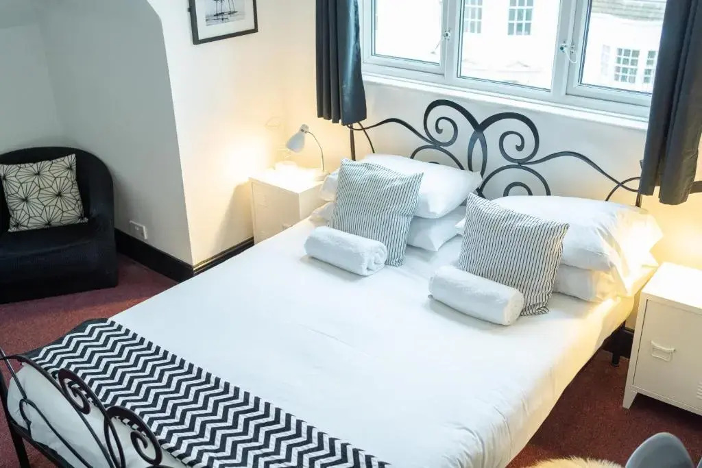 Upper Rock Rooms