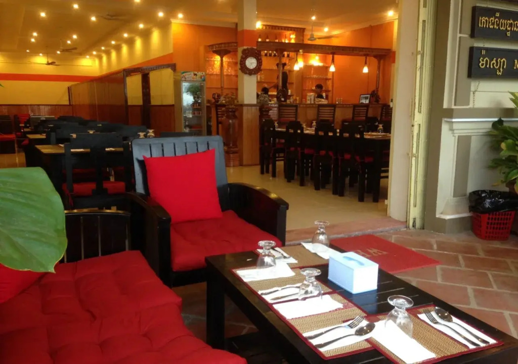 Moon River Guesthouse & Restaurant