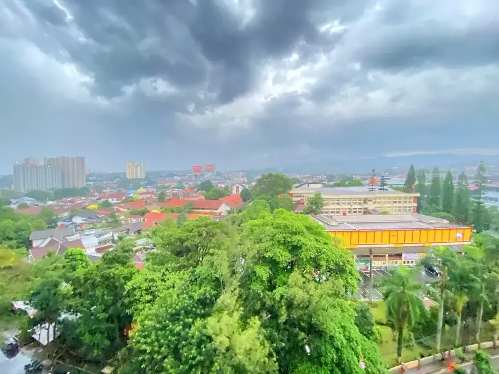 Elegant And Comfy 1Br At Dago Suites Apartment