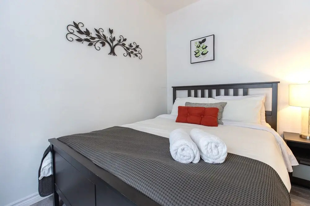 Lovely Condo near Dtown Montreal- 4404
