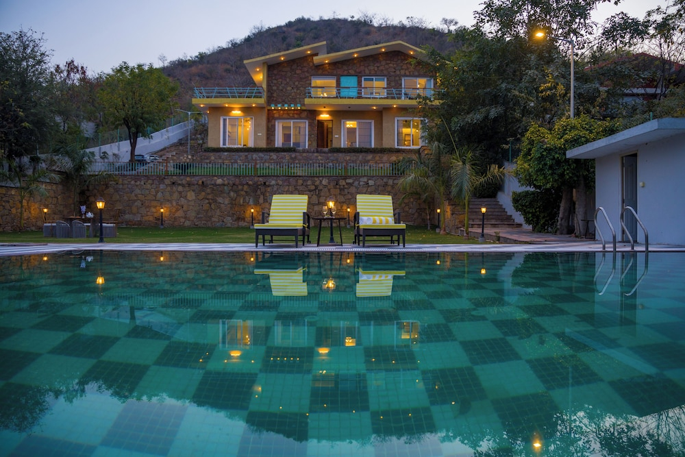 ELIVAAS Festiva Mansion 3 BHK Villa