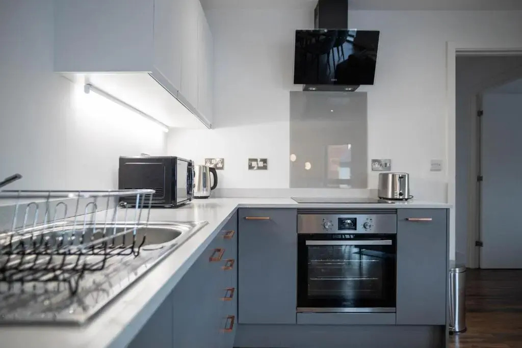 Luxe 3BR Great Central Apartment City View Near Sheffield