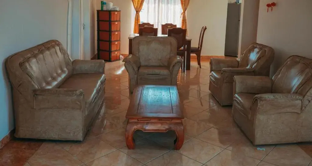 RS VILLAS - Three bedrooms share apartment with private room and free WIFI and 100mts to the beach and ac and 100mts to bus stop and pool