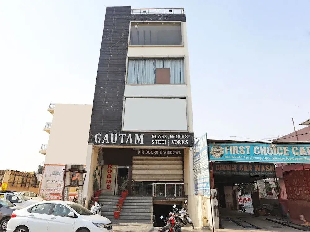Capital O 2616 Hotel Golden Sand
