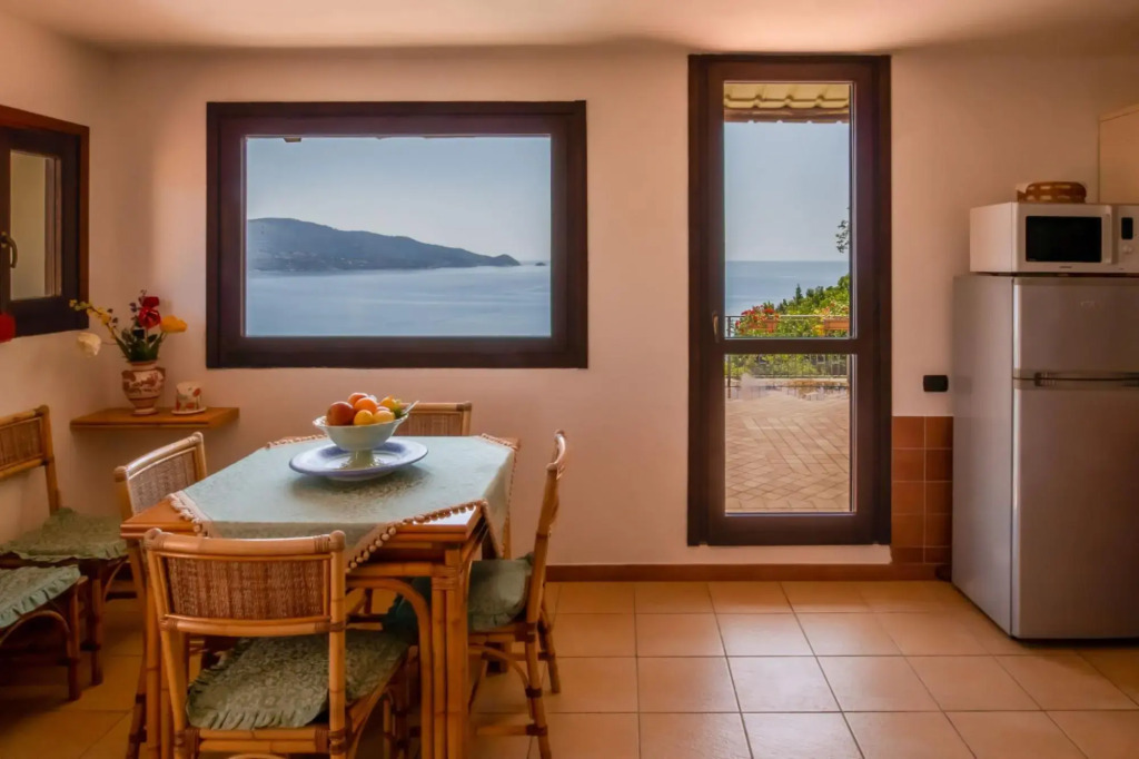 Between dreams and stars, Villa Capo Stella stands majestically on the cliff and is embraced by the-Villa Capo Stella
