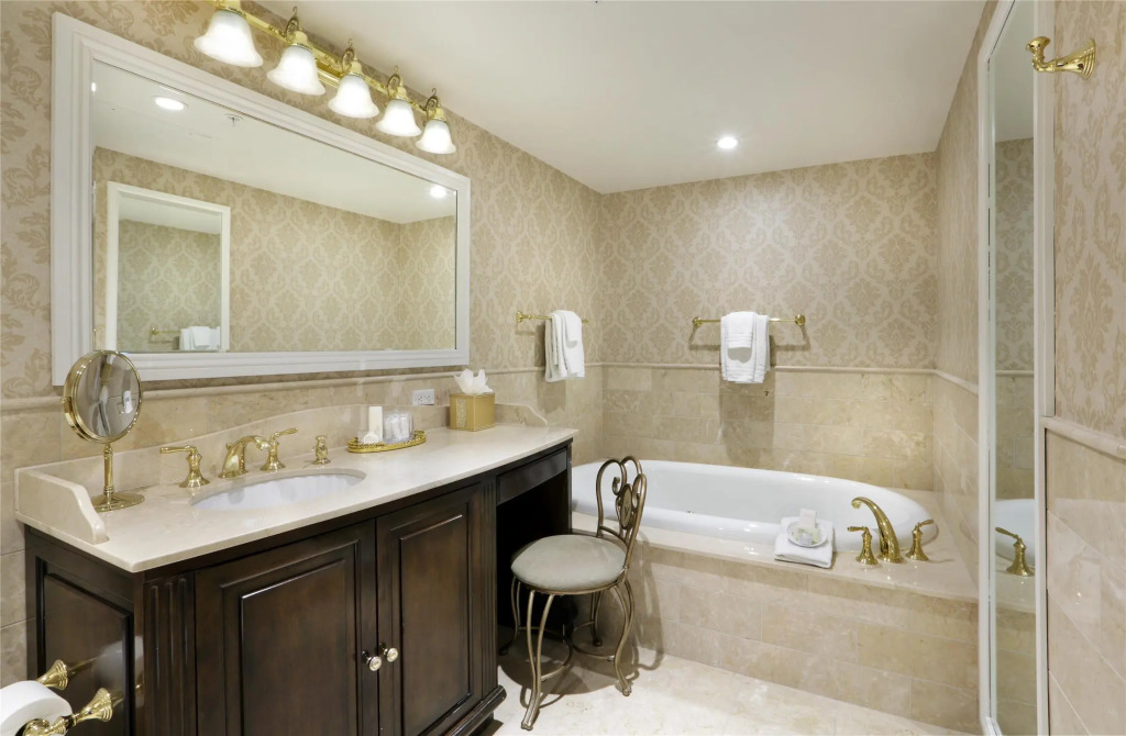 Madison Beach Hotel, Curio Collection by Hilton