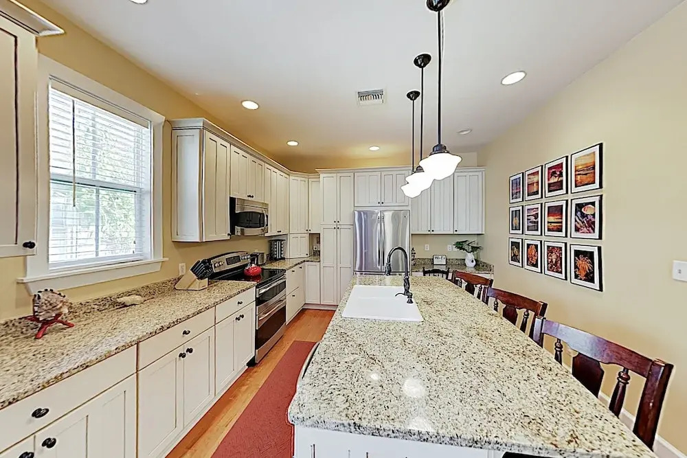 New Listing! the Sea Turtle Inn Uptown Gem 2 Bedroom Home
