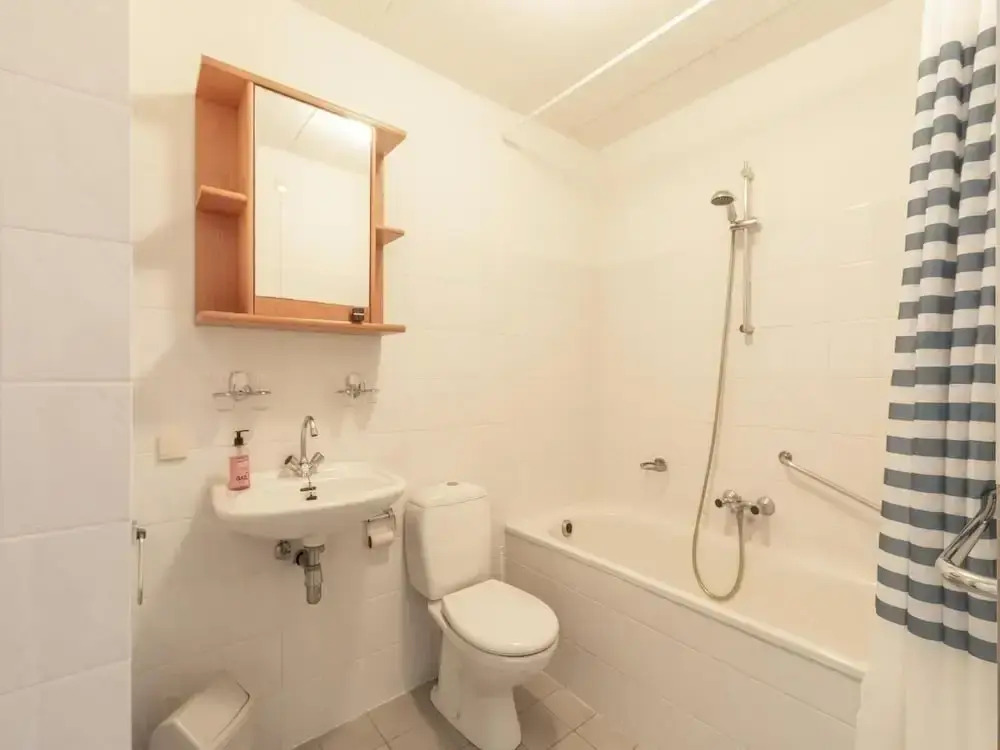Spacious Holiday Apartment for 4 People