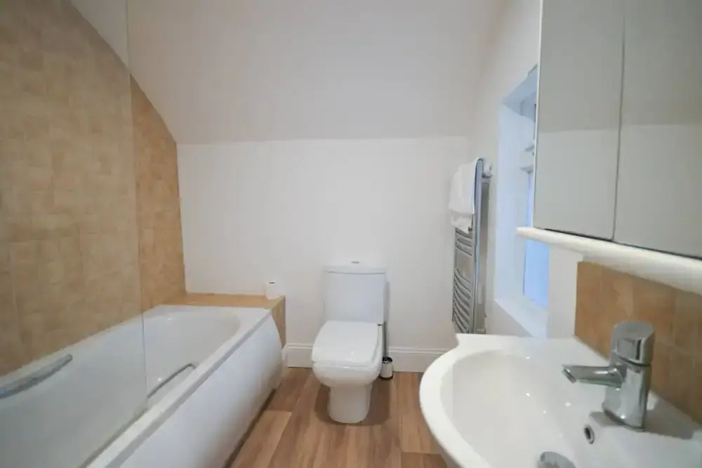 Stylish 3 Bedroom Maisonette Near City Centre