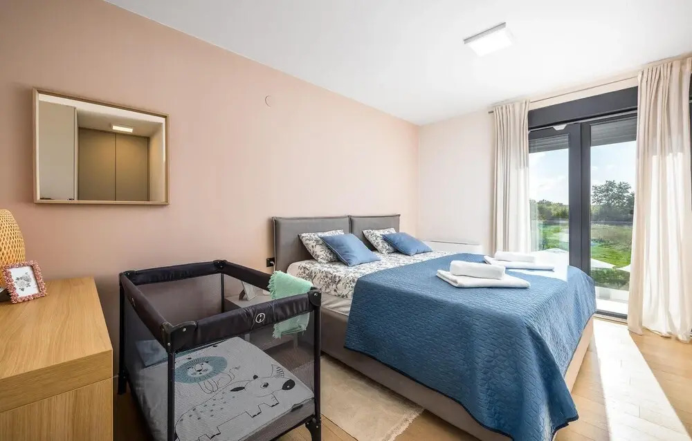 Amazing Home in Jehnici With 4 Bedrooms, Outdoor Swimming Pool and Heated Swimming Pool