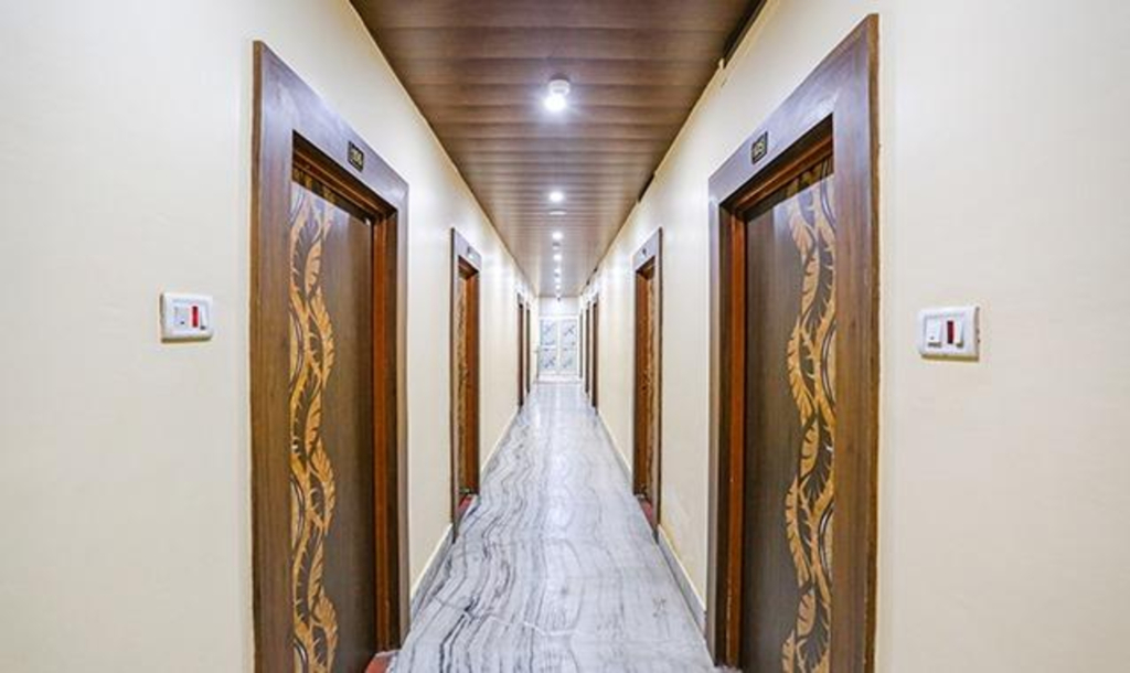 Fabhotel Shivam Palace