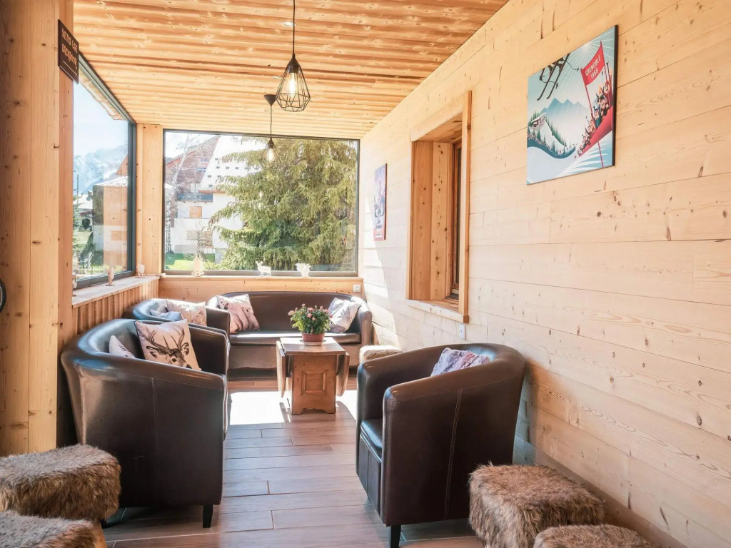 Large 16-person chalet with hot tub on terrace in Les Deux Alpes