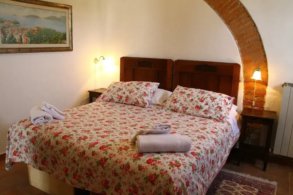 Nice Apartment in Guasticce With Pool