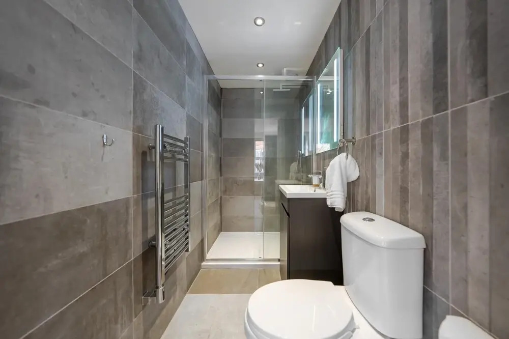 Stylish & Sleek 3BD Home Including Guest House in Southall