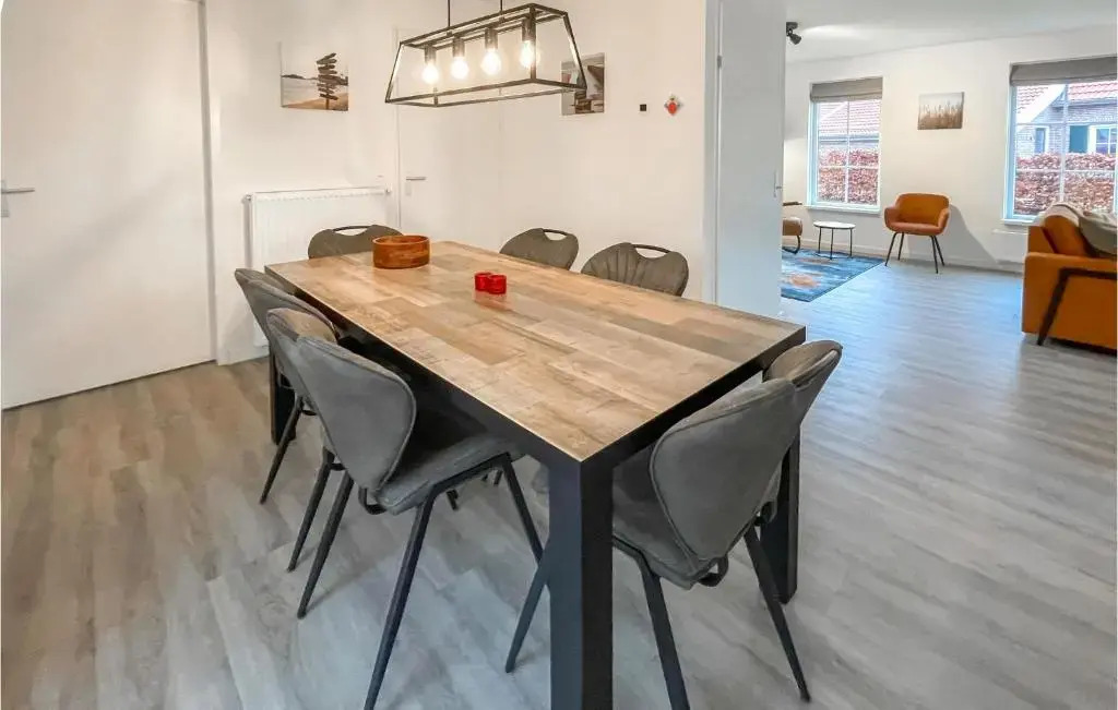 Three-Bedroom Holiday Home In Hoge Hexel
