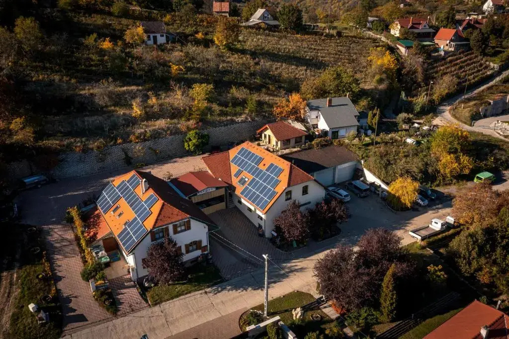 Sárosdi Pince és Panzió