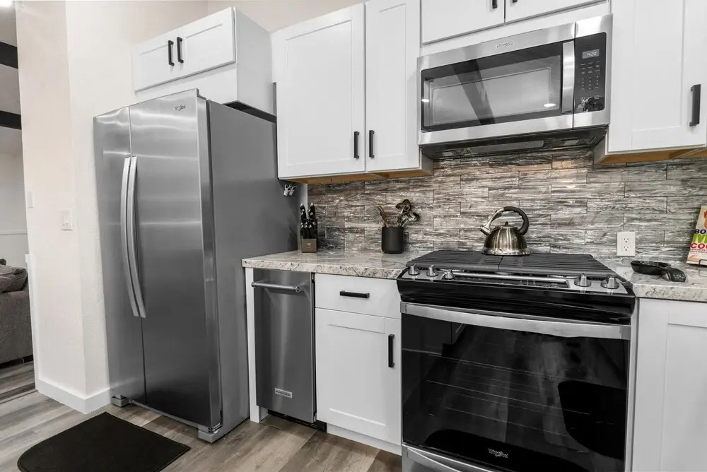 Beary Cozy Retreat - Newly Remodeled With Hot Tub And Game Room In Prime Location! 3 Bedroom Cabin
