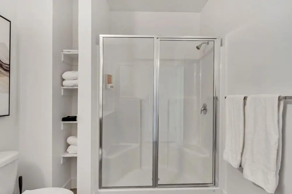 New Apt - Gigabit Internet - Year-round Pool