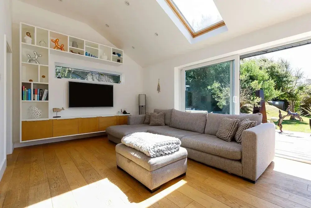 Gorgeous home for 12 - Walk to Beach - Sea View