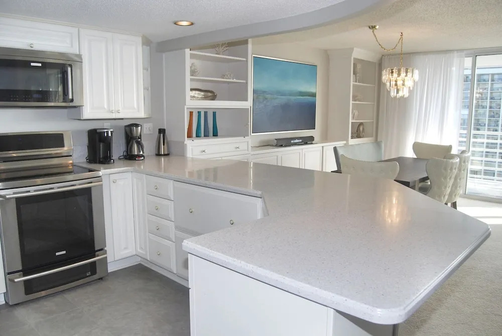 NORTH HAMPTON 1105 3 BEDROOM 3 BATH OCEAN VIEW Condo by RedAwning