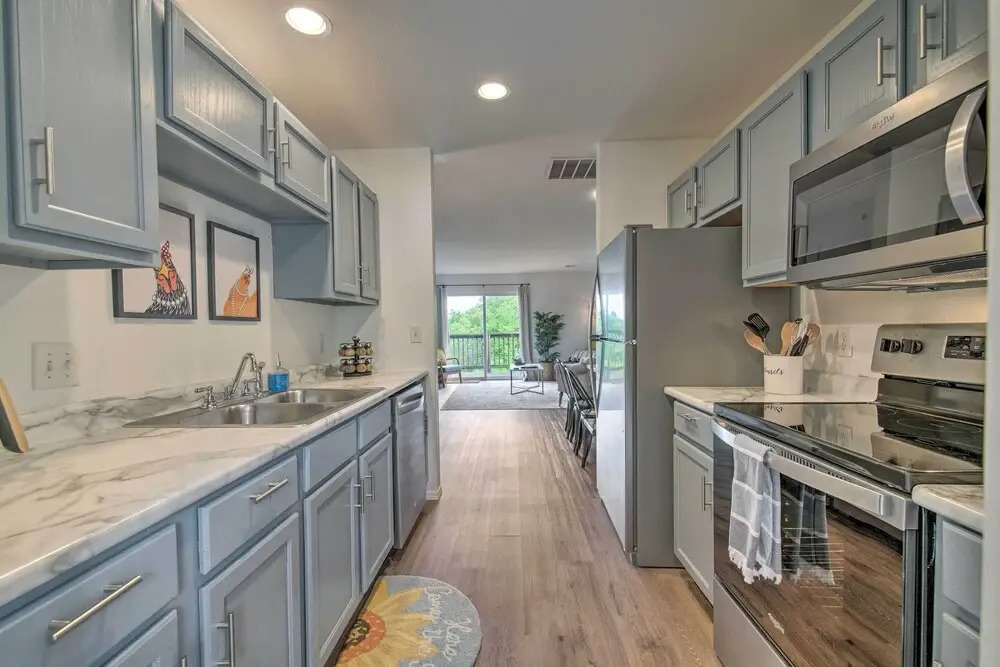 Cozy Branson Retreat w/ Balcony, 2 Mi to 76 Strip