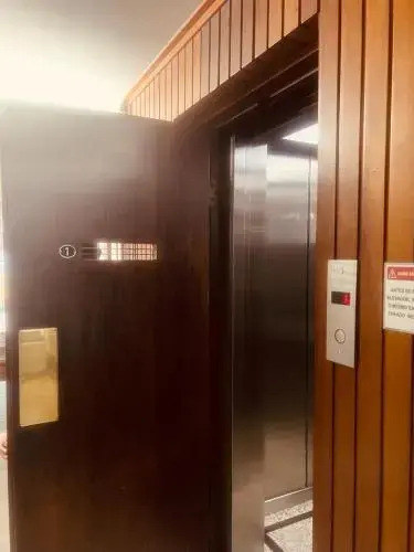 MARAVILHOSO QUARTO E SALA NO LEBLON na Av ATAULFO DE PAIVA
