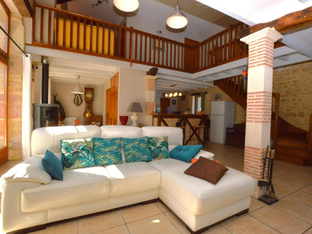 Lovely Holiday Home in Thedirac with Swimming Pool