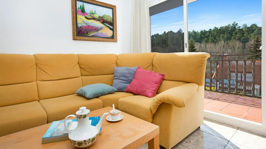 Ona in Vidreres with 3 bedrooms and 2 bathrooms