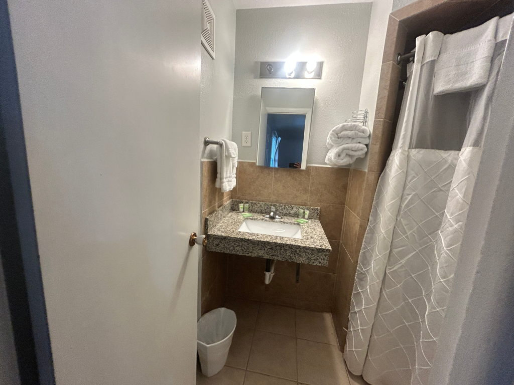 Budget Inn Oskaloosa US 63 Near Pella