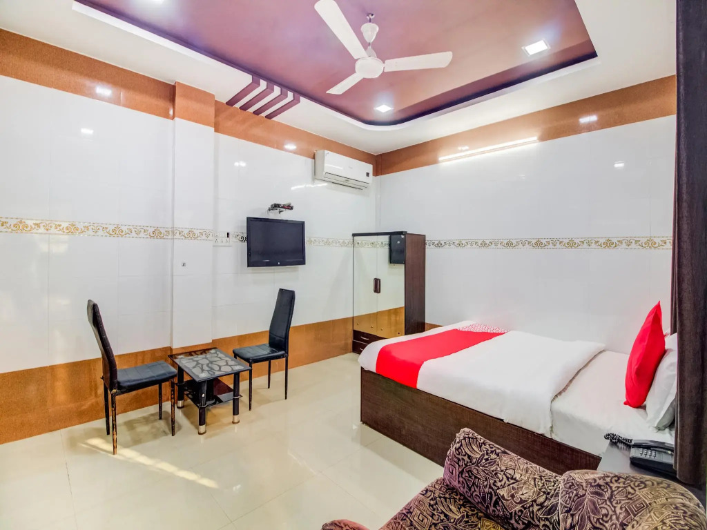 OYO 61153 Hotel Galaxy