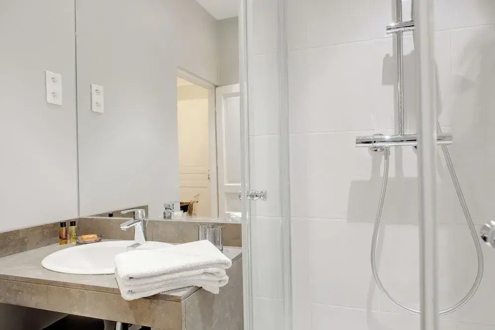 Paris Blanc Manteau Residence