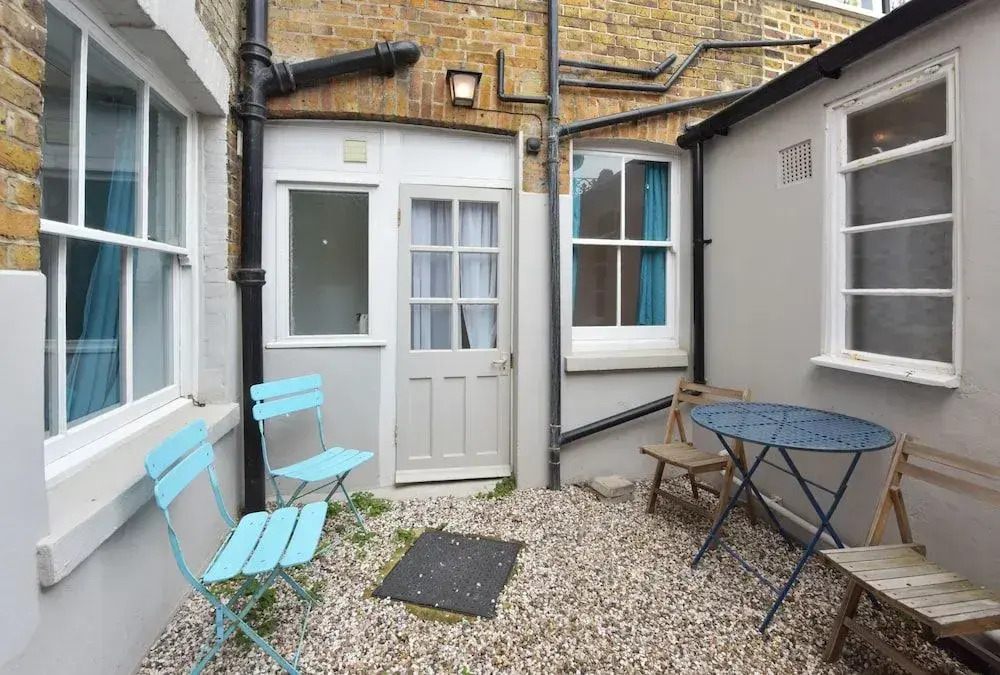 Host & Stay - Victoria Gardens