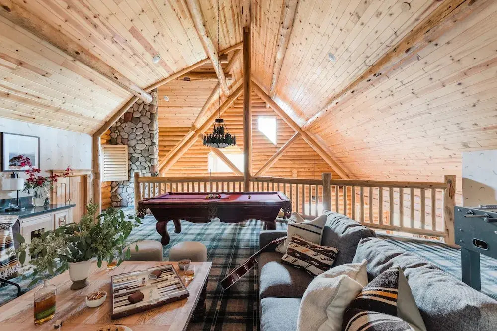 Grizzly by Avantstay Rustic Big Bear Cabin w/ Hot Tub & Pool Table