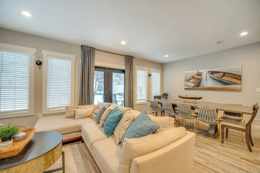 2 Blocks to Dtwn Chelan: Home w/ Hot Tub & Pool