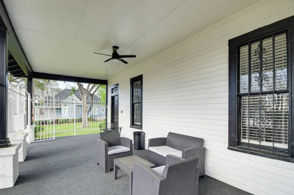 Stylish Home ~ 2 Mi to Jackson State & Belhaven!