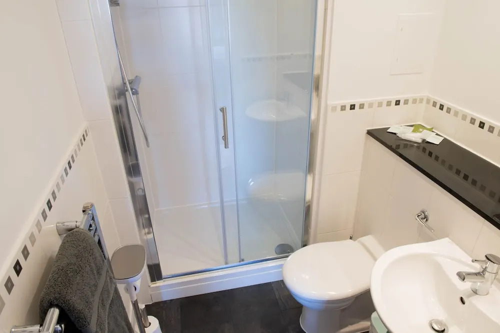 2 Bed 2 Bath Waterfront Views Parking 4th Flr