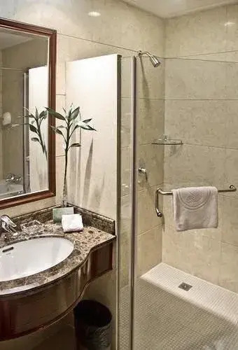 Four Seas Hotel