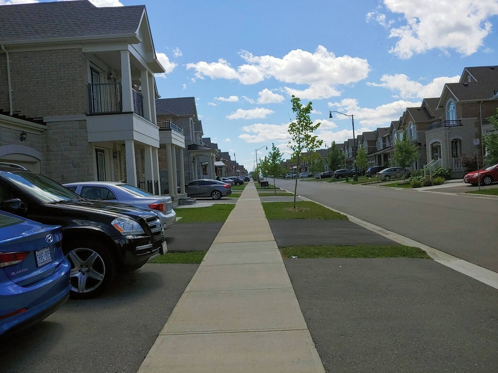 Cozy 2-bedroom House Rental in Brampton's Mount Pleasant