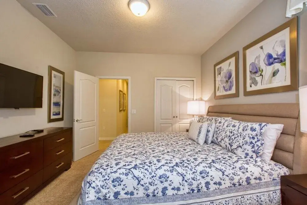 6 Bed House W/pool &spa In Windsor Westside 3708ww 6 Bedroom Home