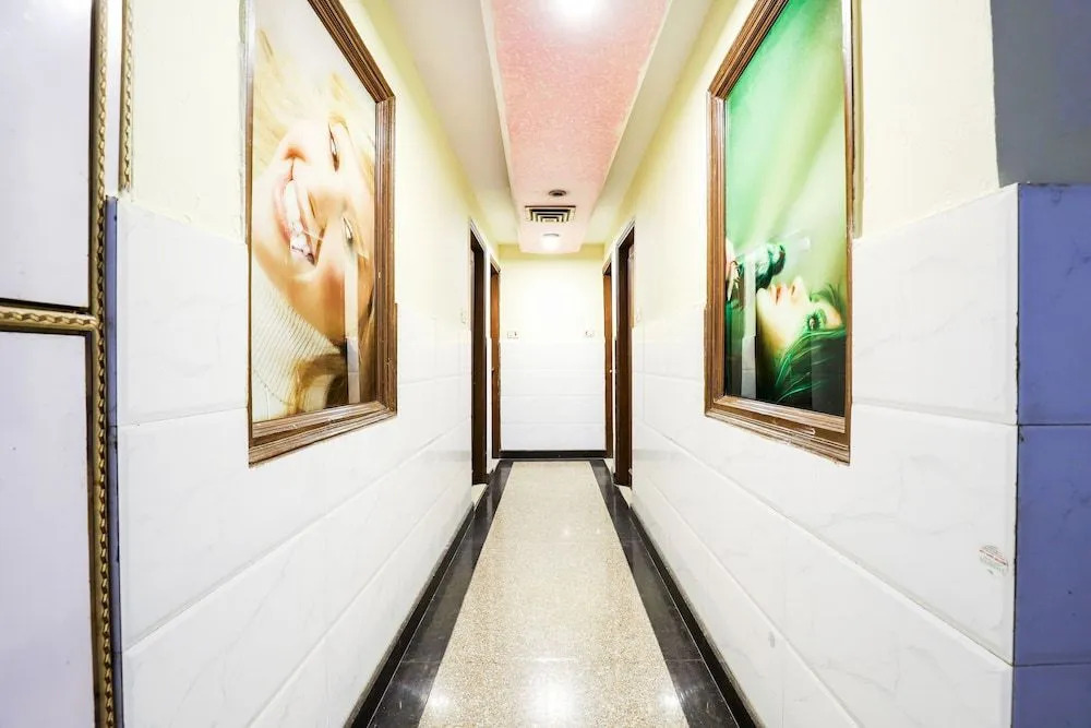 OYO 9448 Hotel Karan Palace