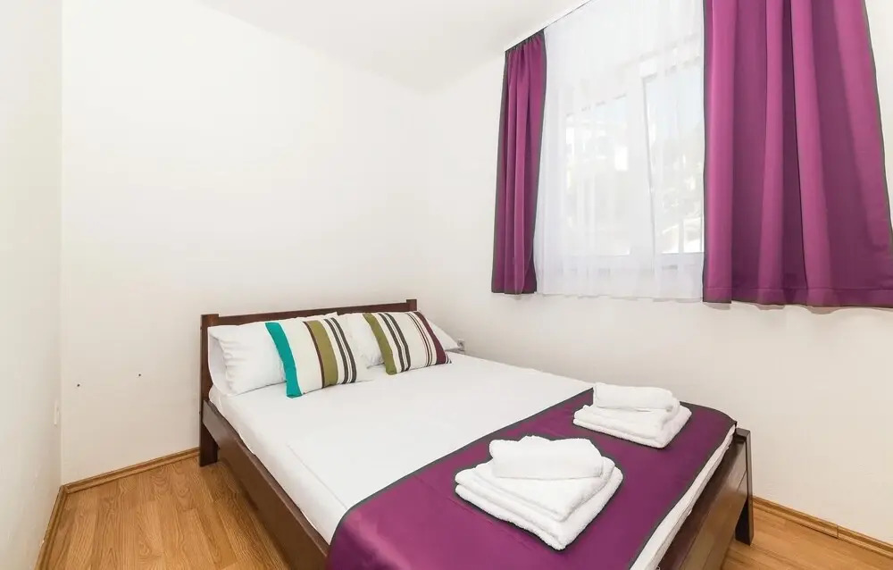 Amazing Home in Okrug Gornji With Wifi and 4 Bedrooms